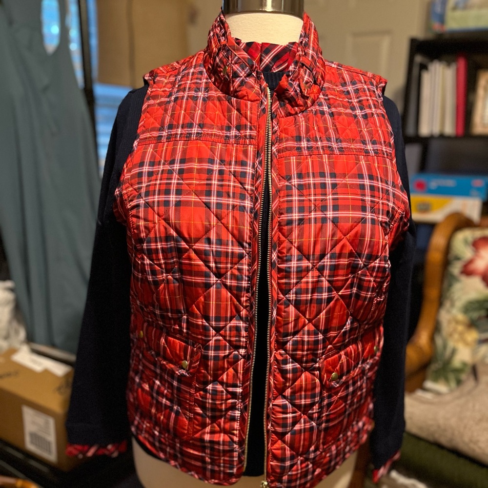 Crown & Ivy Red Plaid Quilted Vest and Sweater (2 Pieces)